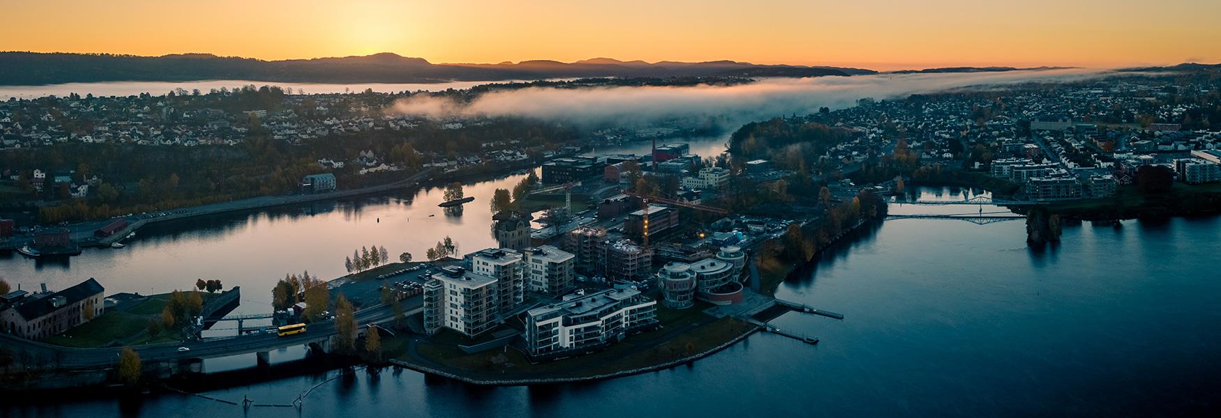 morgentåke over Klosterøya om høsten