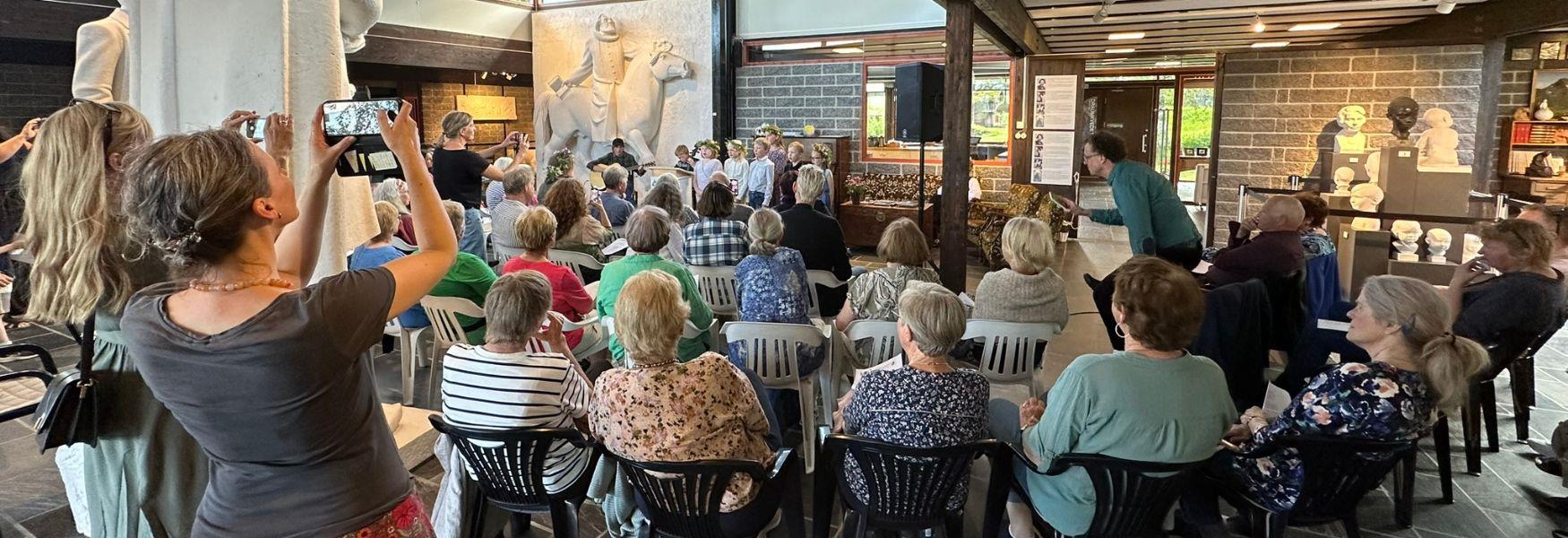 Kunstnarslepp på Grimdalstunet, illustrasjon til arrangementskalender VTM