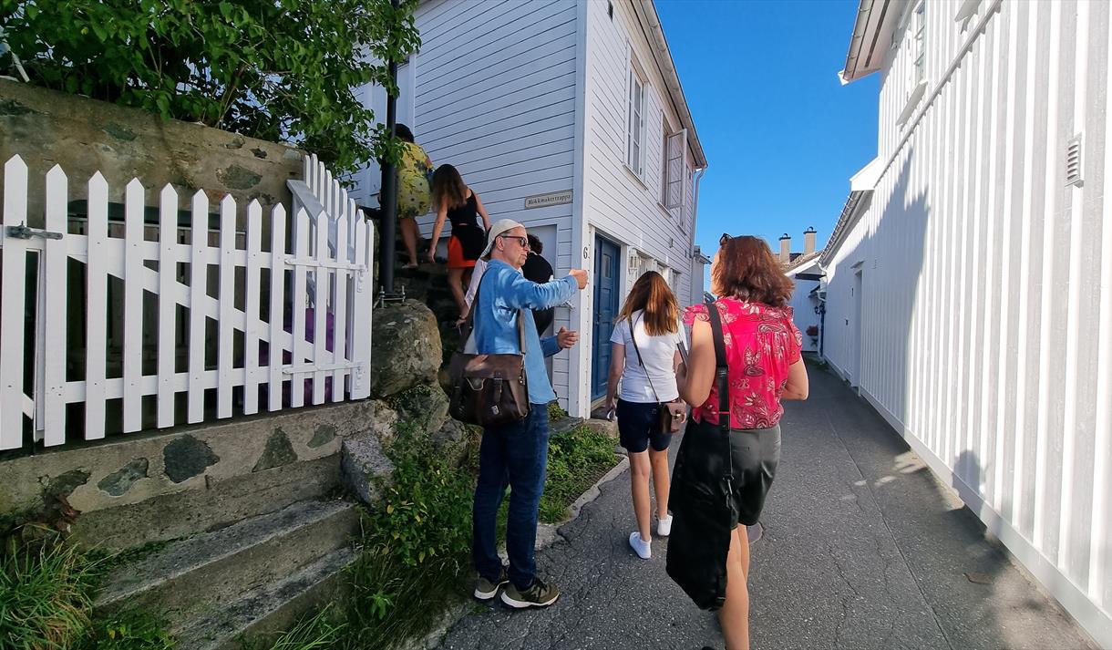 Byvandring i smaua i Kragerø sentrum